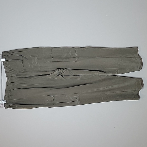 Theory Utility Cargo Pant in Sandwashed Silk Olive Green pull on - Picture 3 of 8